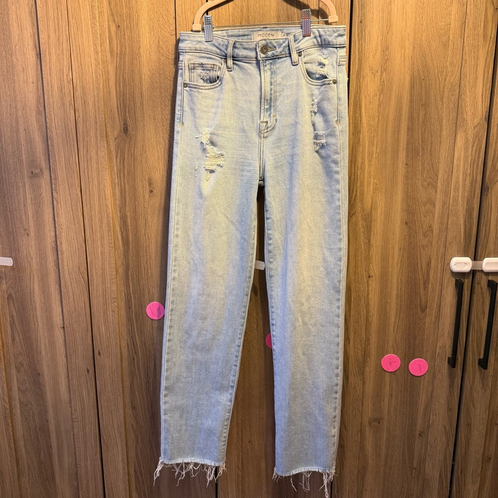 Hidden High Rise Distressed Straight Leg Light Wash Size 26